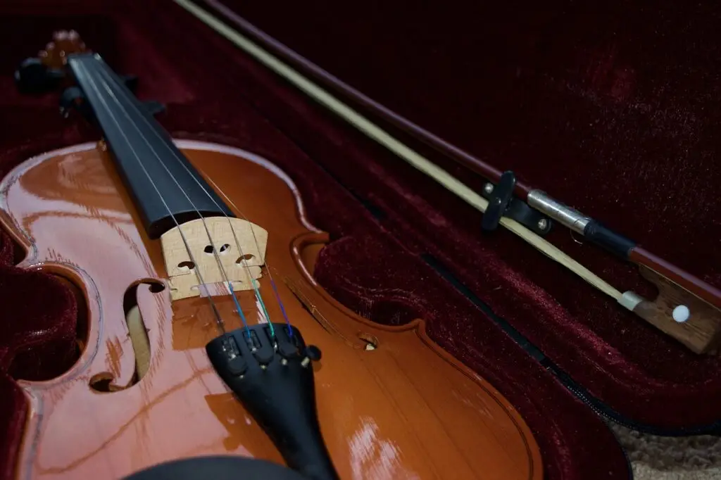 violin, velvet, bow-1136986.jpg